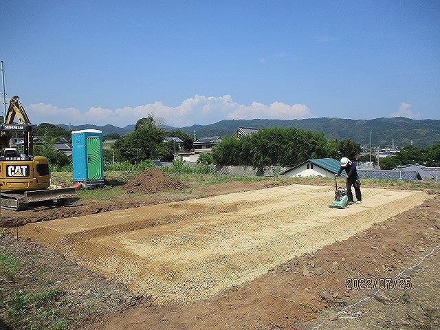 高台に建つ